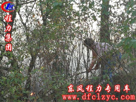 府河鎮(zhèn)鈺山村魏書記正在奮力救火