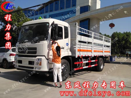 上圖為湖北程力東風天錦氣瓶車發(fā)車