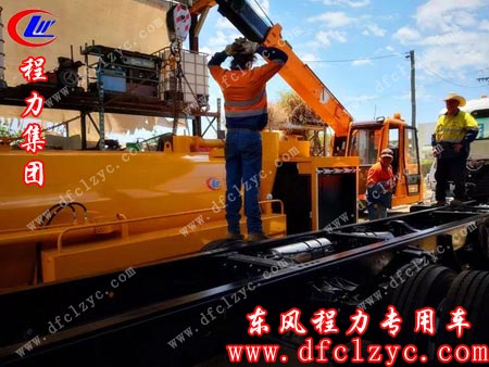 :"湖北程力集團(tuán)生產(chǎn)的高端智能聯(lián)合清洗吸污車在澳大利亞湯斯維爾市調(diào)試裝備"
