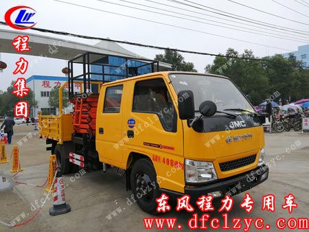 江鈴升降平臺(tái)車右前側(cè)
