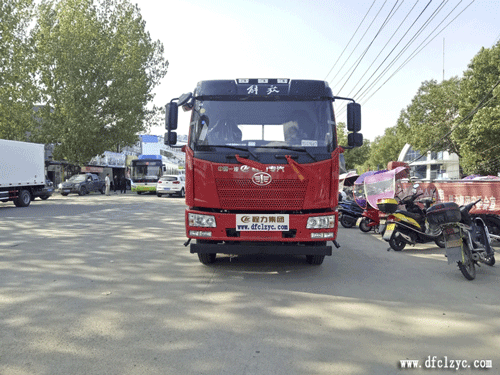 程力集團(tuán)解放J6平板運(yùn)輸車(chē)
