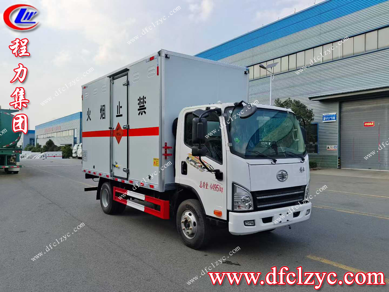 程力汽車解放虎V危險品廂式運輸車：危險品運輸?shù)目煽炕锇? title=